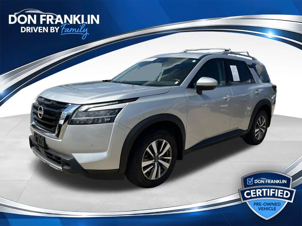 2023 Nissan Pathfinder SL — photo 1 of 25