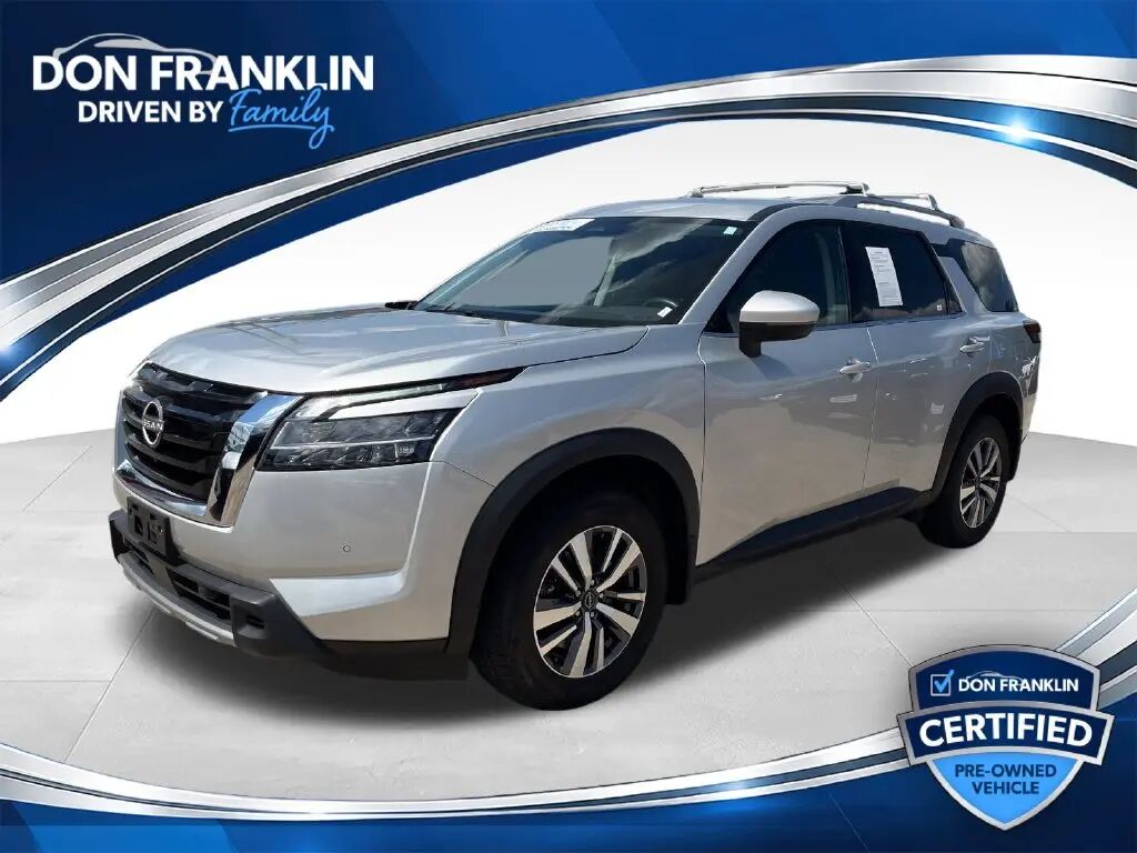 2023 Nissan Pathfinder SL — photo 1 of 13