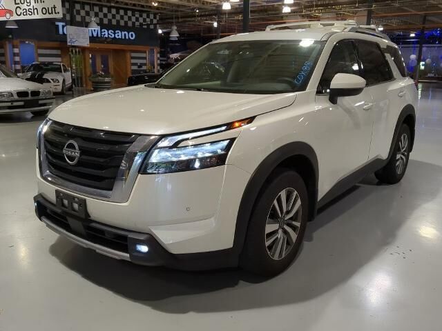 2024 Nissan Pathfinder SL — photo 1 of 26