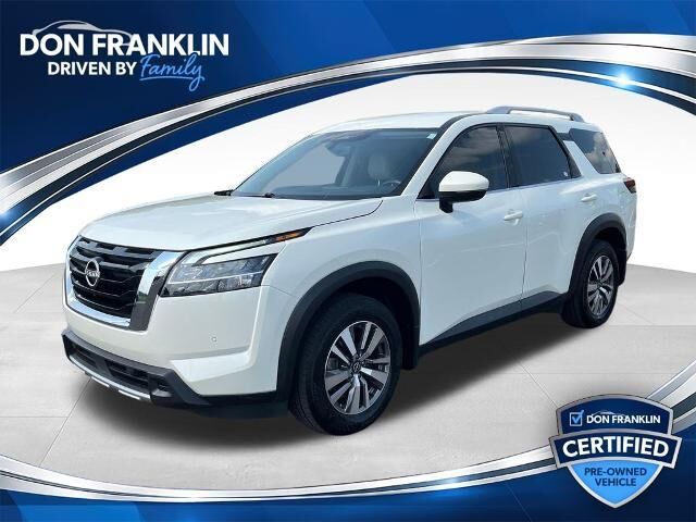 2023 Nissan Pathfinder SL — photo 1 of 4