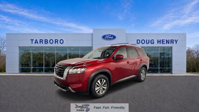 2023 Nissan Pathfinder SL — photo 1 of 26