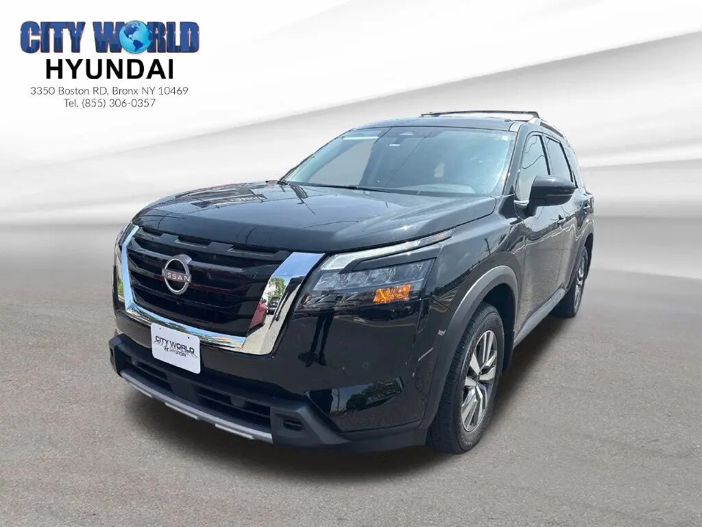 2025 Nissan Pathfinder SL — photo 1 of 13