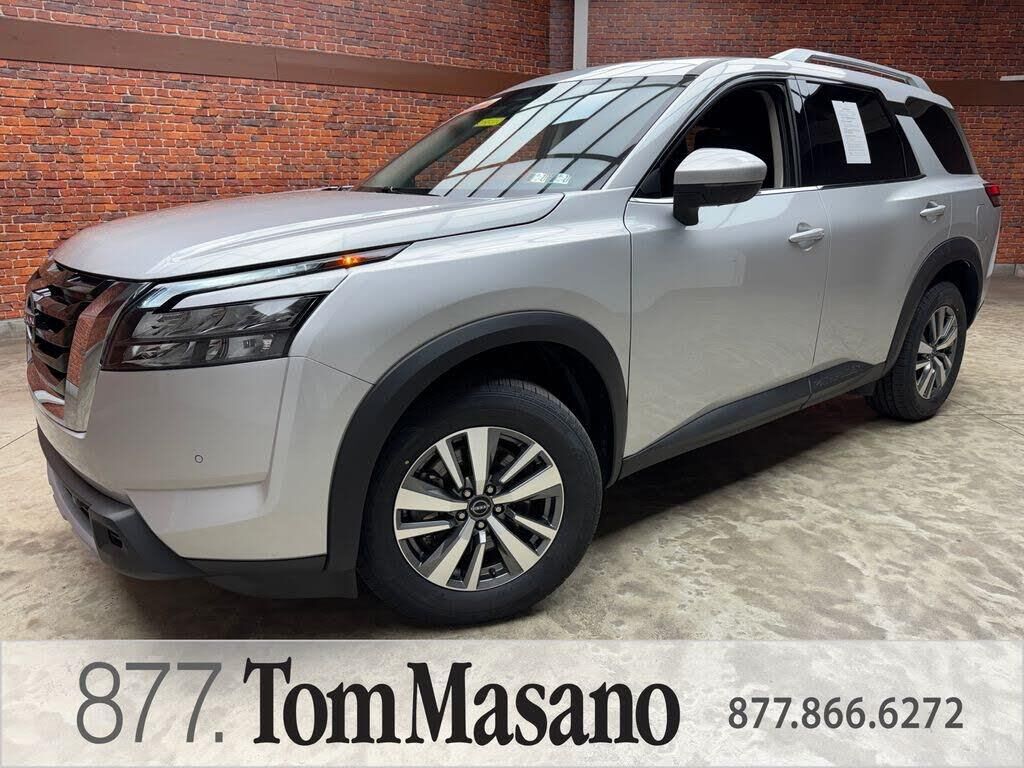 2025 Nissan Pathfinder SL — photo 1 of 1