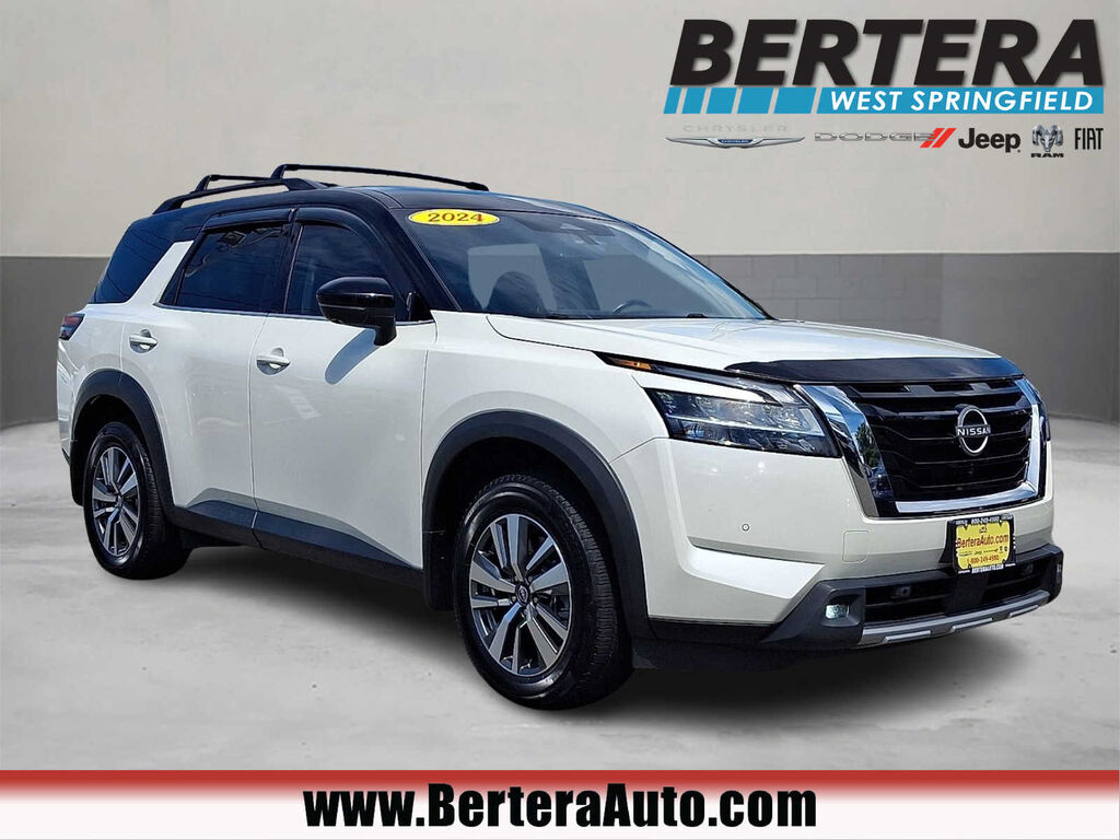2024 Nissan Pathfinder SL — photo 1 of 13