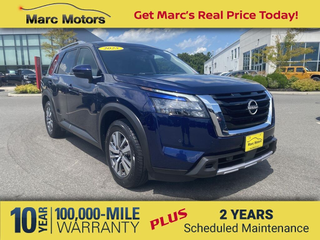 2025 Nissan Pathfinder SL — photo 1 of 13