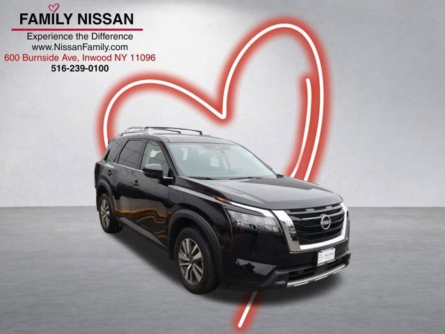 2025 Nissan Pathfinder SL — photo 1 of 13