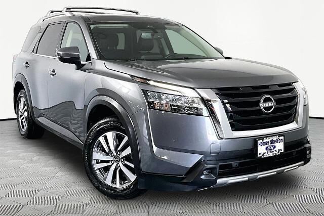2022 Nissan Pathfinder SL — photo 1 of 14