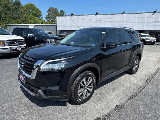 2022 Nissan Pathfinder SL
