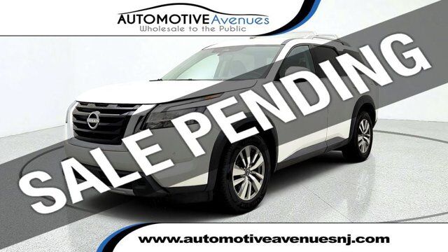 2023 Nissan Pathfinder SL