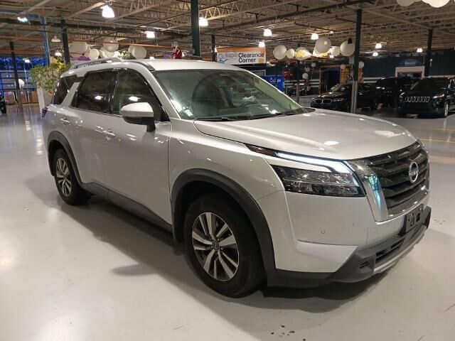 2024 Nissan Pathfinder SL — photo 1 of 13