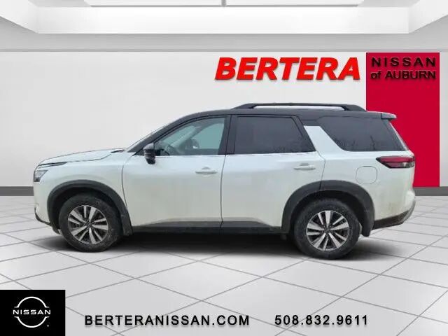2024 Nissan Pathfinder SL