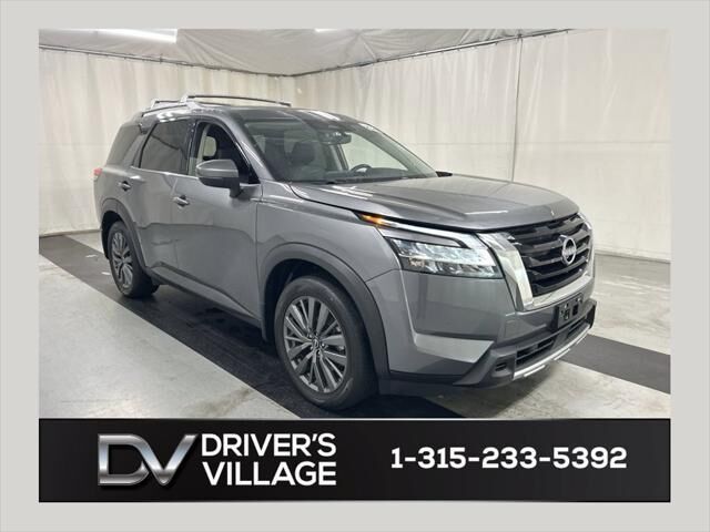 2024 Nissan Pathfinder SL — photo 1 of 13