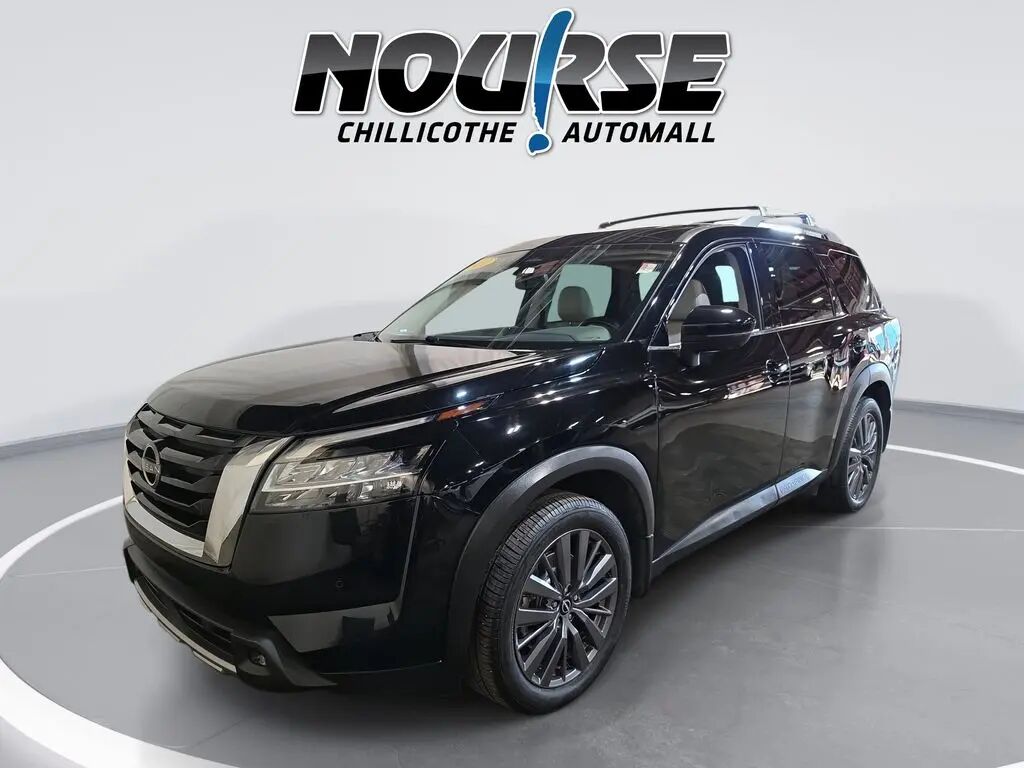 2022 Nissan Pathfinder SL — photo 1 of 35