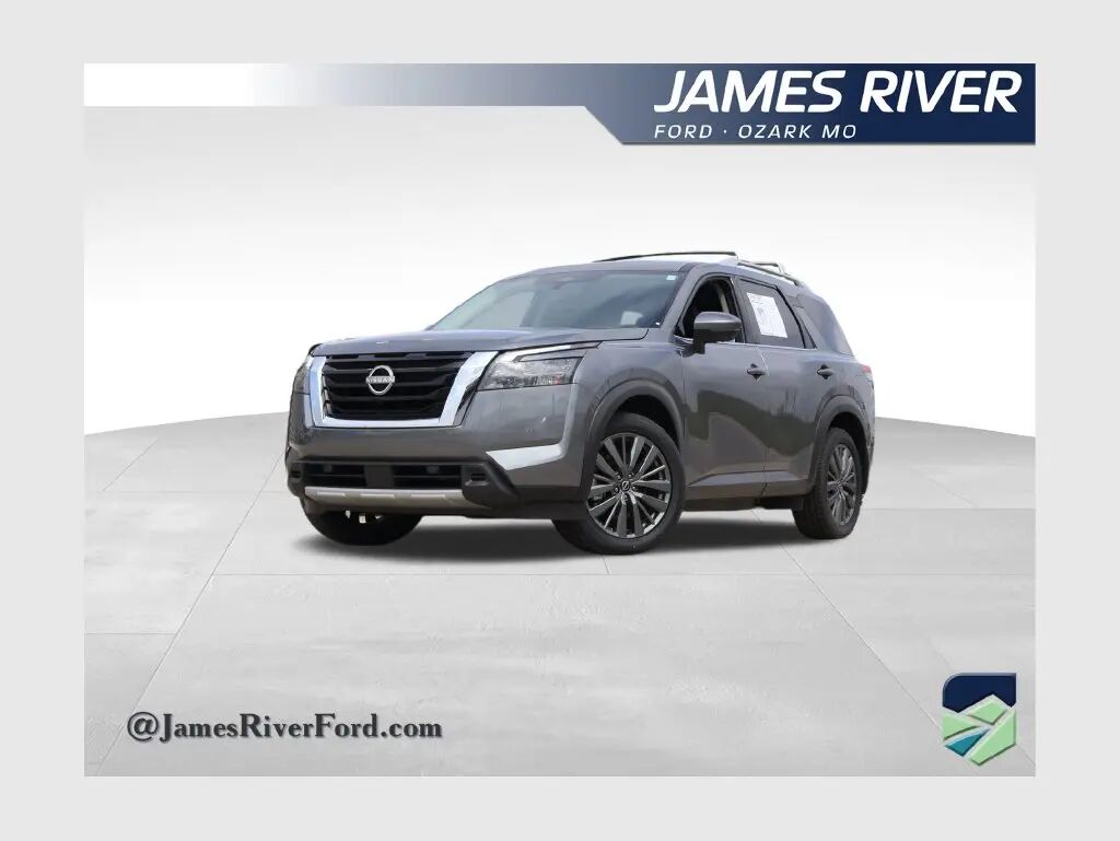 2025 Nissan Pathfinder SL — photo 1 of 13