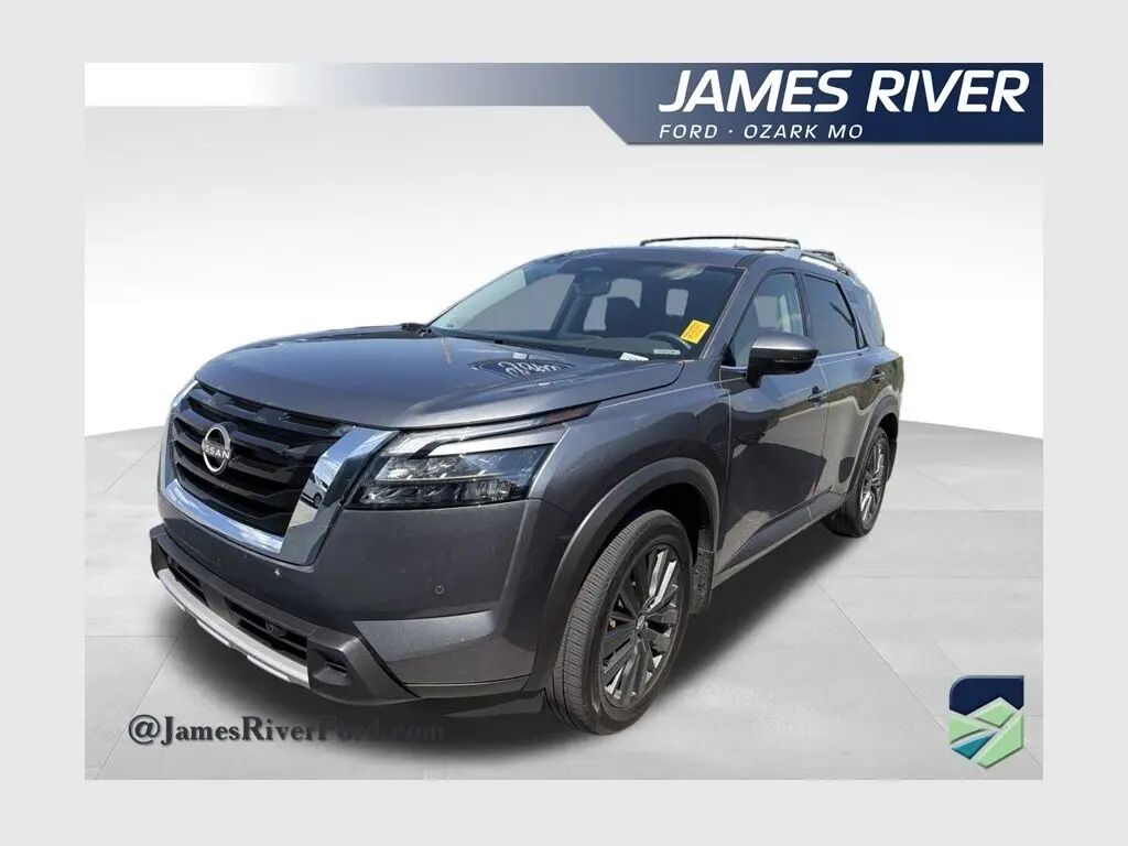 2025 Nissan Pathfinder SL — photo 1 of 9