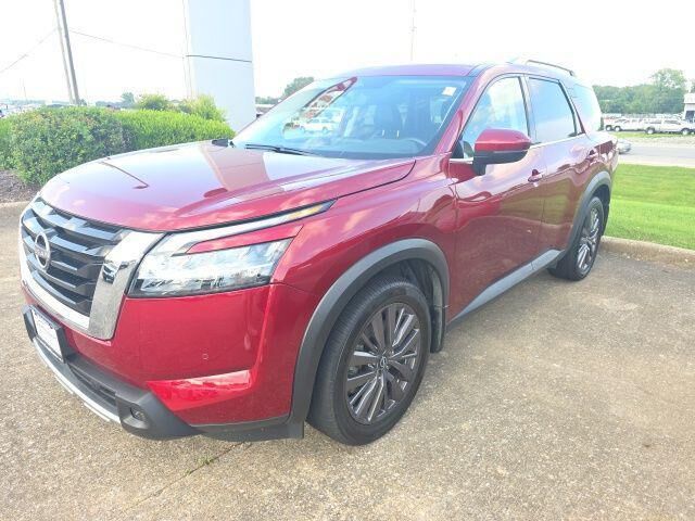 2023 Nissan Pathfinder SL — photo 1 of 21