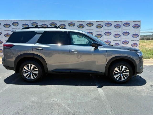 2026 Nissan Pathfinder SL — photo 1 of 13