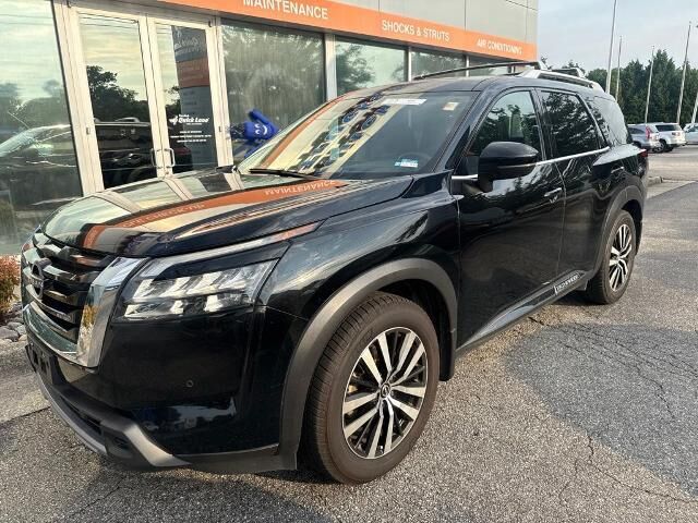 2025 Nissan Pathfinder Platinum — photo 1 of 26