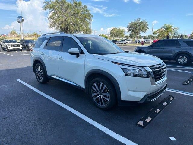 2022 Nissan Pathfinder Platinum — photo 1 of 26