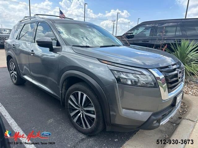 2025 Nissan Pathfinder Platinum — photo 1 of 7