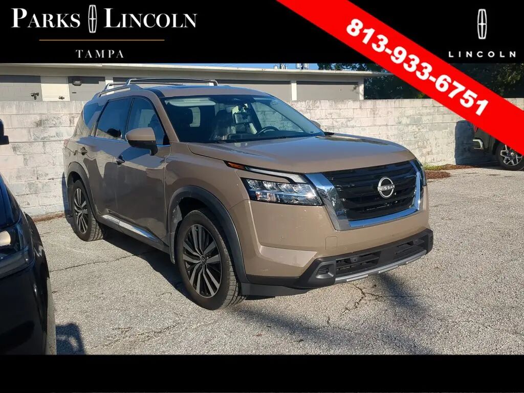 2023 Nissan Pathfinder Platinum — photo 1 of 13