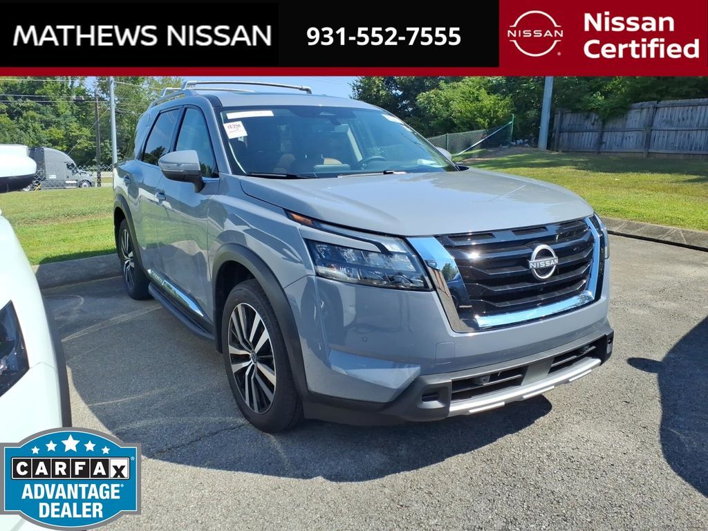 2025 Nissan Pathfinder Platinum — photo 1 of 6