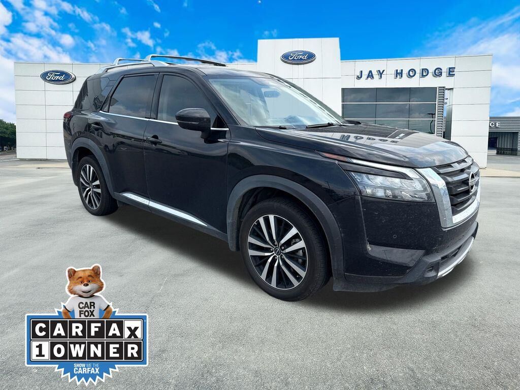 2025 Nissan Pathfinder Platinum — photo 1 of 1