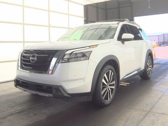 2025 Nissan Pathfinder Platinum — photo 1 of 9
