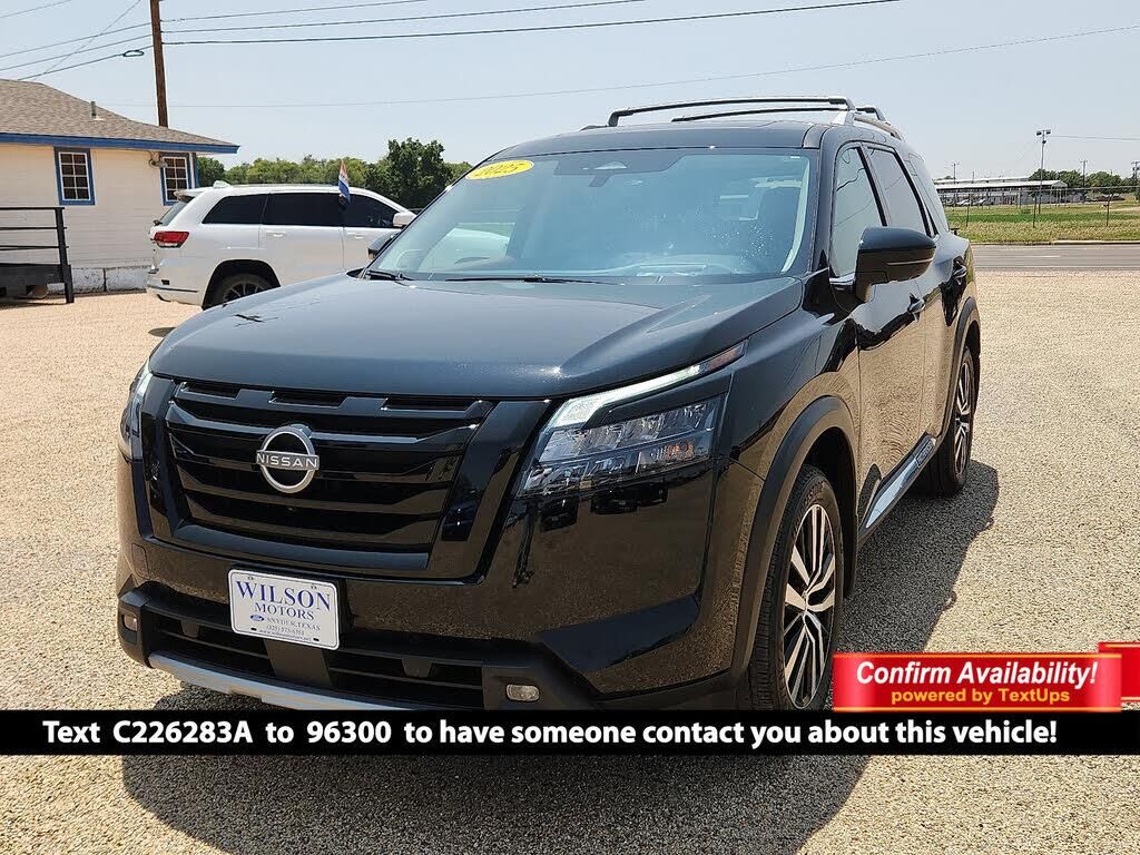 2025 Nissan Pathfinder Platinum — photo 1 of 2