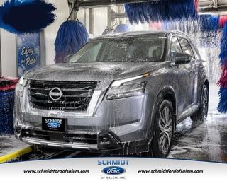 2022 Nissan Pathfinder Platinum — photo 1 of 1