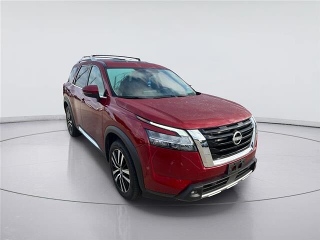 2023 Nissan Pathfinder Platinum — photo 1 of 14