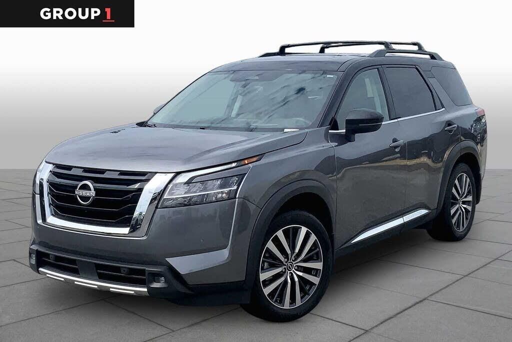 2022 Nissan Pathfinder Platinum — photo 1 of 14