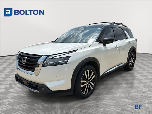 2023 Nissan Pathfinder Platinum — photo 1 of 13