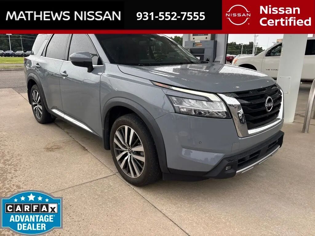 2022 Nissan Pathfinder Platinum — photo 1 of 2