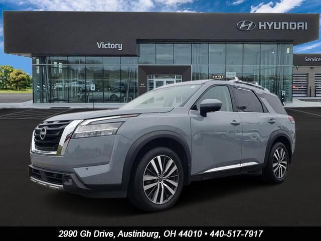 2022 Nissan Pathfinder Platinum — photo 1 of 1