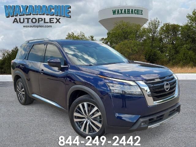 2022 Nissan Pathfinder Platinum — photo 1 of 13