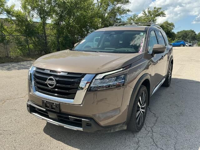 2023 Nissan Pathfinder Platinum — photo 1 of 26