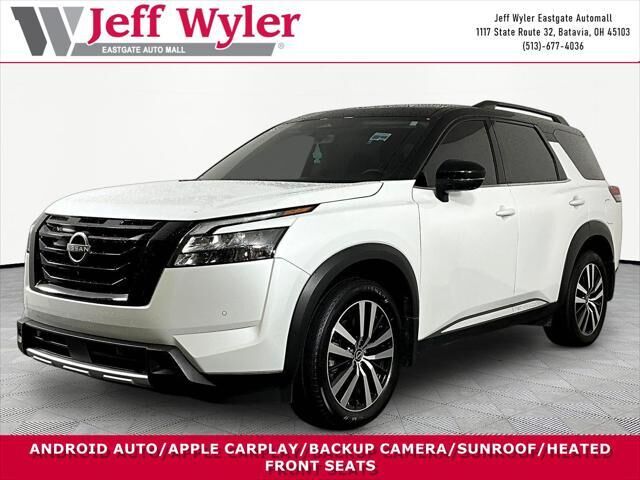 2025 Nissan Pathfinder Platinum — photo 1 of 13