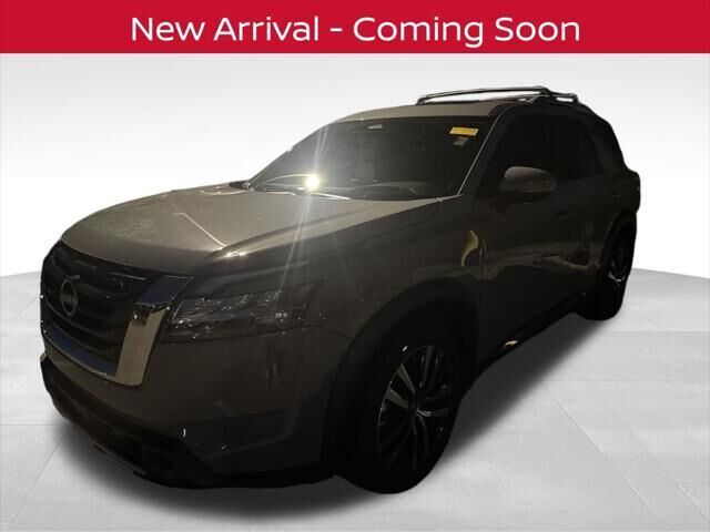 2023 Nissan Pathfinder Platinum — photo 1 of 29