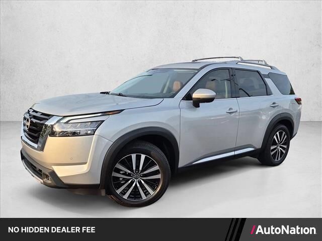 2023 Nissan Pathfinder Platinum — photo 1 of 13