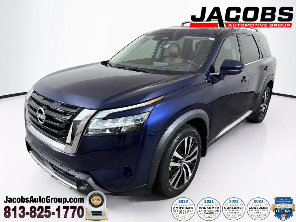 2023 Nissan Pathfinder Platinum — photo 1 of 13