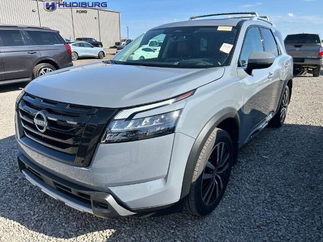 2025 Nissan Pathfinder Platinum — photo 1 of 10