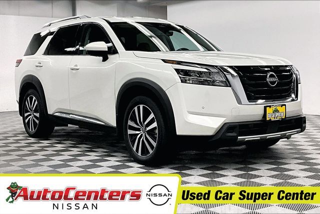 2024 Nissan Pathfinder Platinum — photo 1 of 12