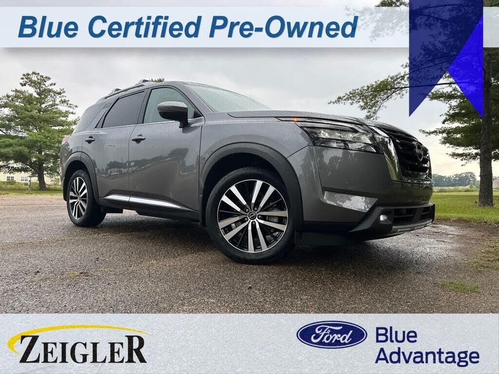 2025 Nissan Pathfinder Platinum — photo 1 of 1