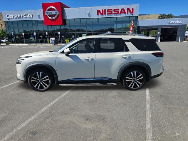 2024 Nissan Pathfinder Platinum — photo 1 of 11