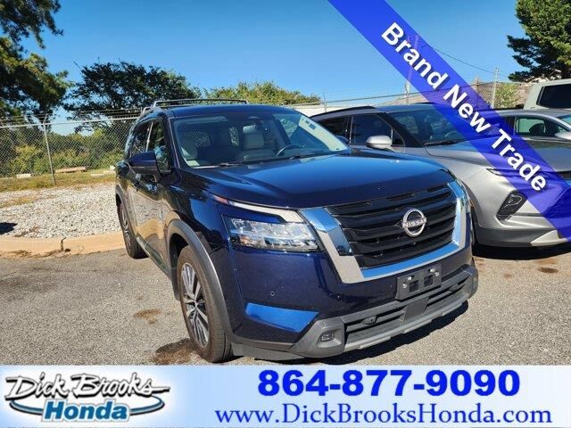 2022 Nissan Pathfinder Platinum — photo 1 of 13