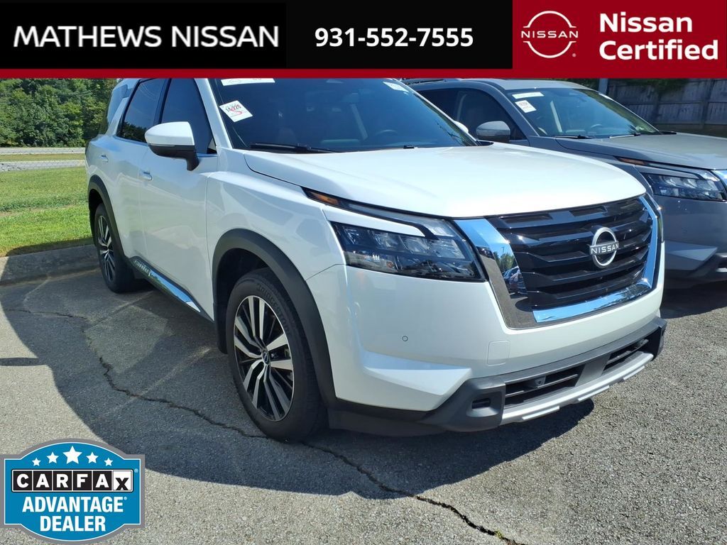 2025 Nissan Pathfinder Platinum — photo 1 of 7