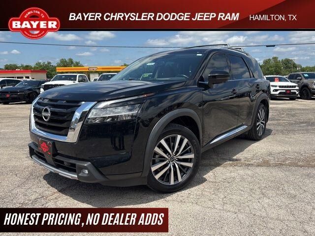 2022 Nissan Pathfinder Platinum — photo 1 of 13