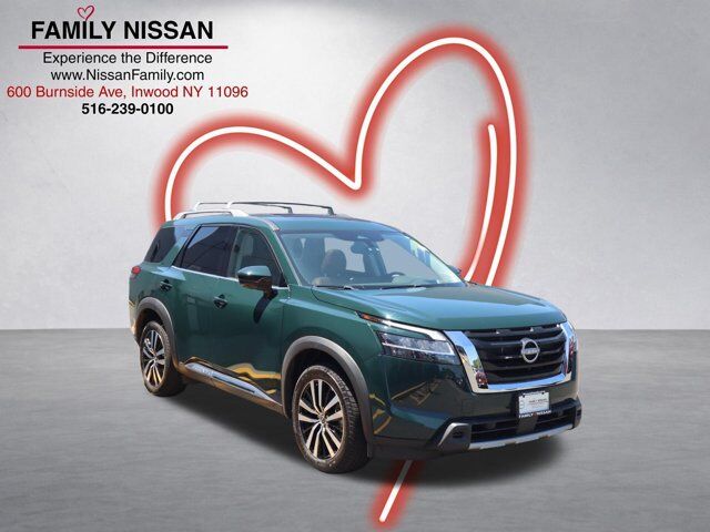 2023 Nissan Pathfinder Platinum — photo 1 of 13