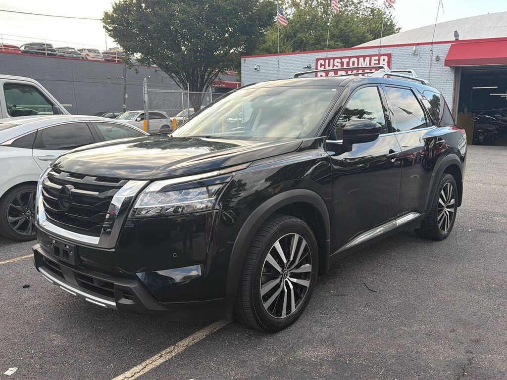 2024 Nissan Pathfinder Platinum — photo 1 of 26
